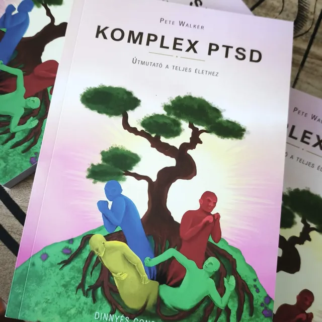 A Complex PTSD magyar kiadása az ajándék emlékeztető gyűrűvel